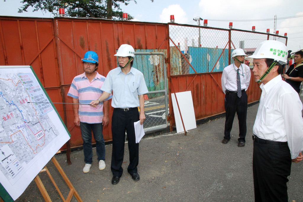 林副市長視察柴頭港溪排水整治工程
