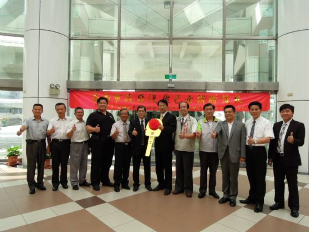 本會秉持服務社會之心捐贈復康巴士