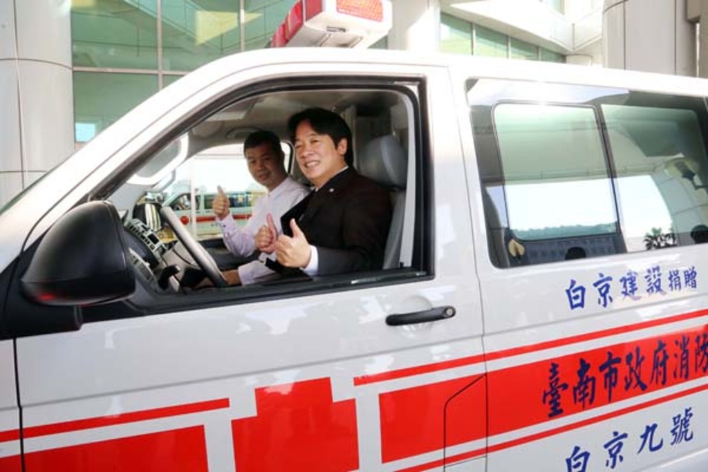 白京建設捐贈第9部救護車回饋社會