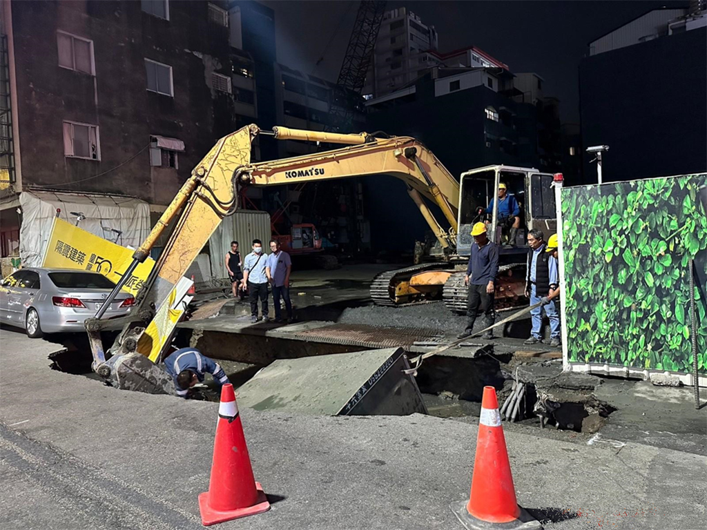 市區基地崩塌變天坑    建築新案停工檢查